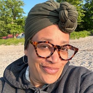 Meet your Posher, Nia
